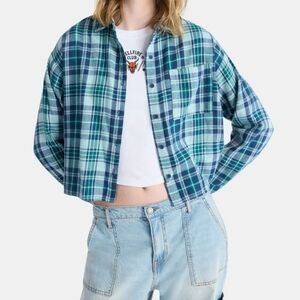 Stranger Things  No Boundaries Women's Cropped Flannel Shirt Green Graphic M